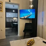 10 Apartment *