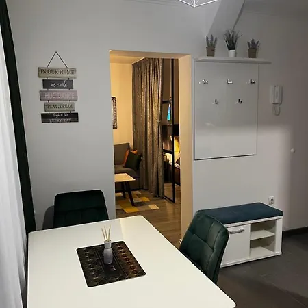 Apartman 10 *